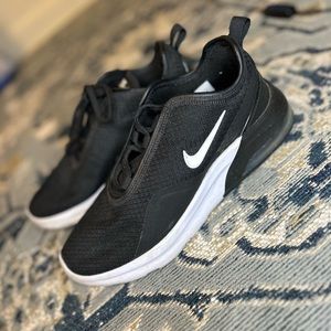 Nike 6.5 Black Sneakers